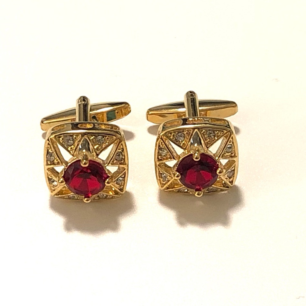 Halo Red 1Ct Round Gold Star Cufflinks